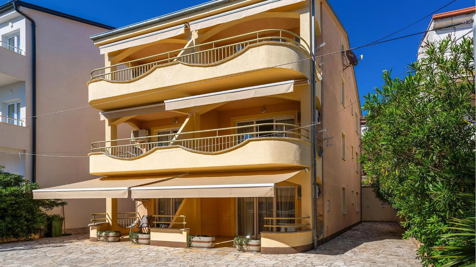 1 Bedroom Cozy Apartment In Dramalj 0*,